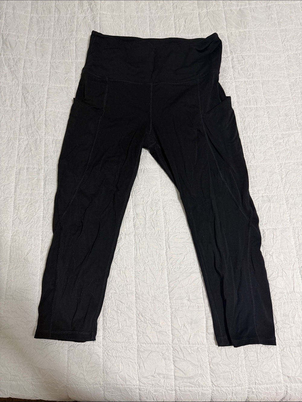 High-Waist Black Capri Leggings with Side Pockets